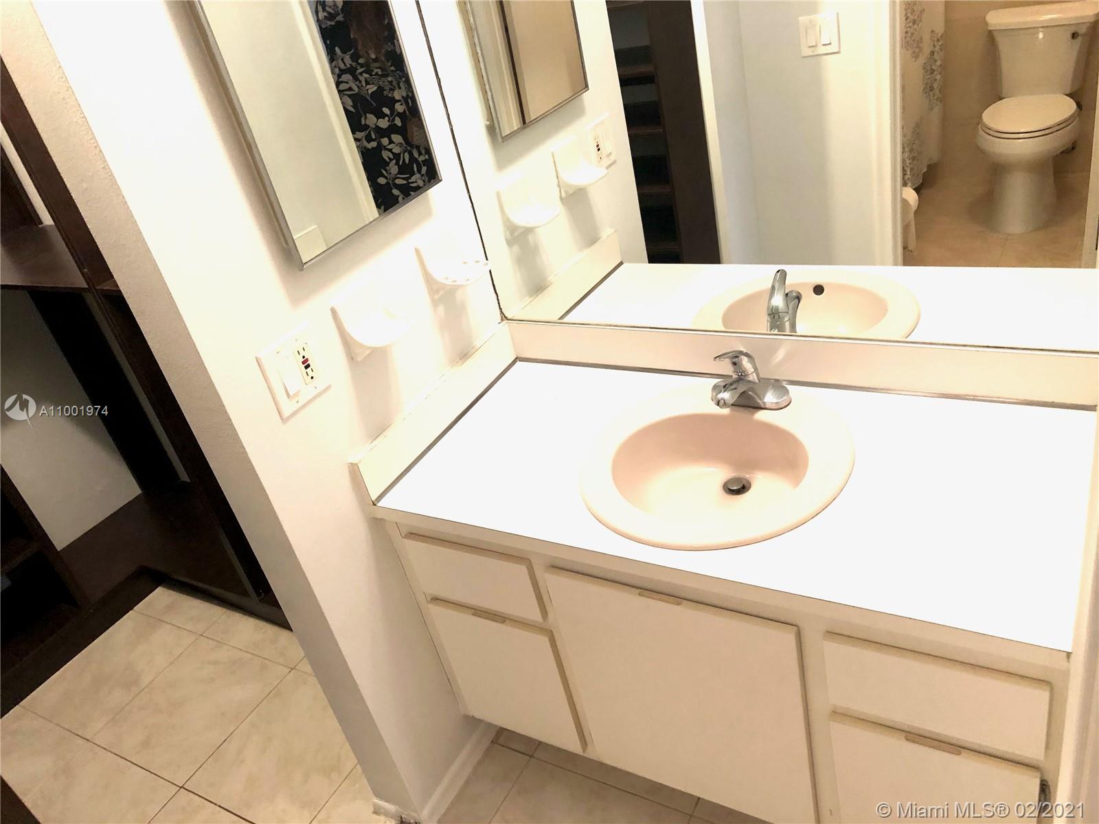 EAST LAKE TOWNHOMES PER D - Residential Lease