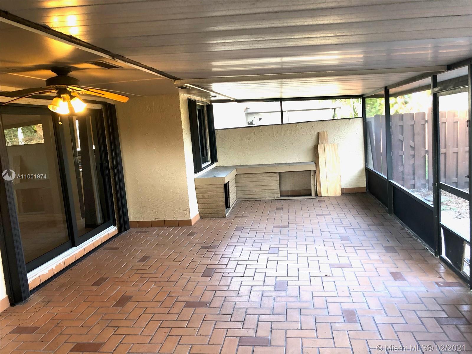 EAST LAKE TOWNHOMES PER D - Residential Lease