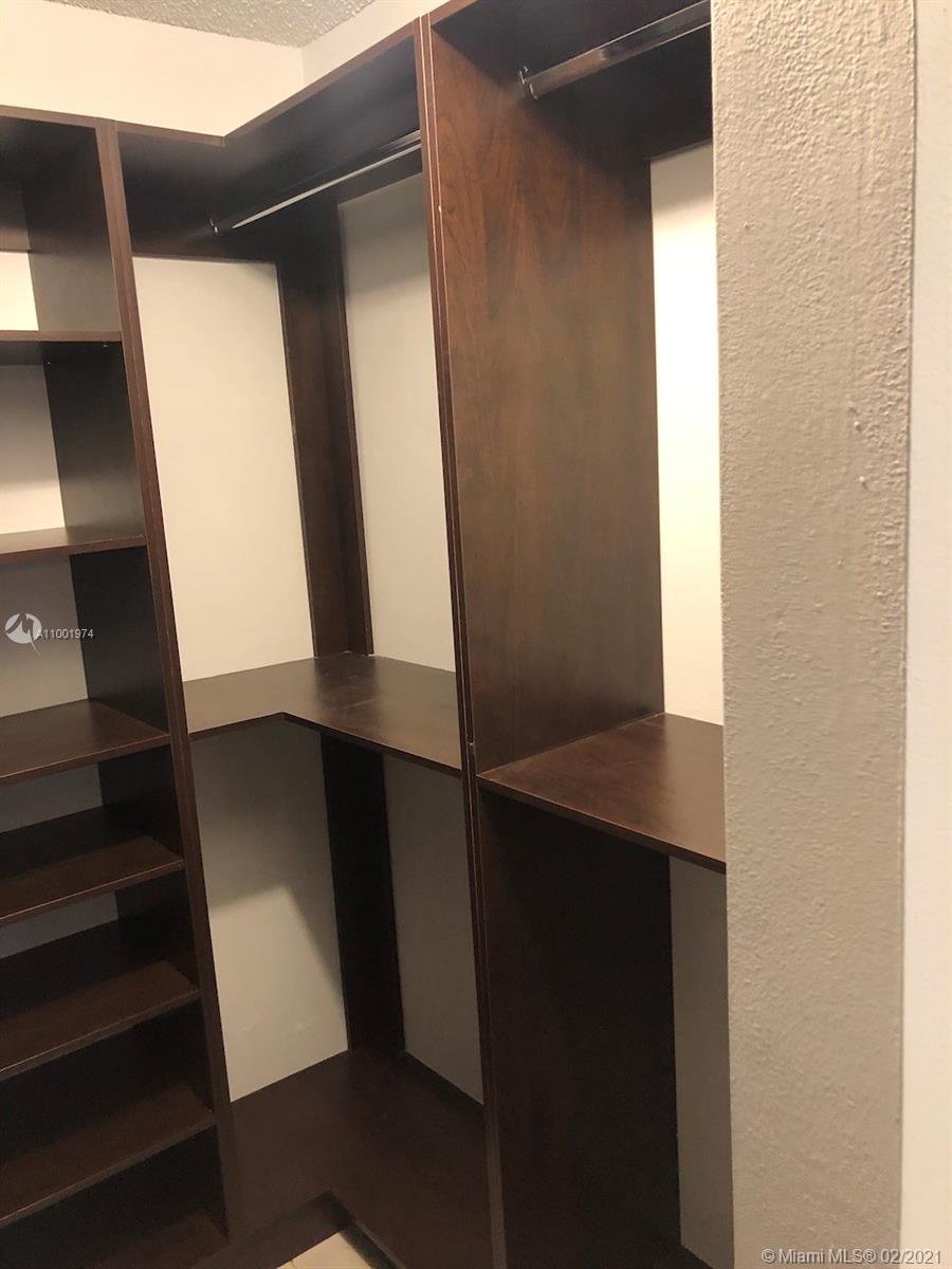 EAST LAKE TOWNHOMES PER D - Residential Lease