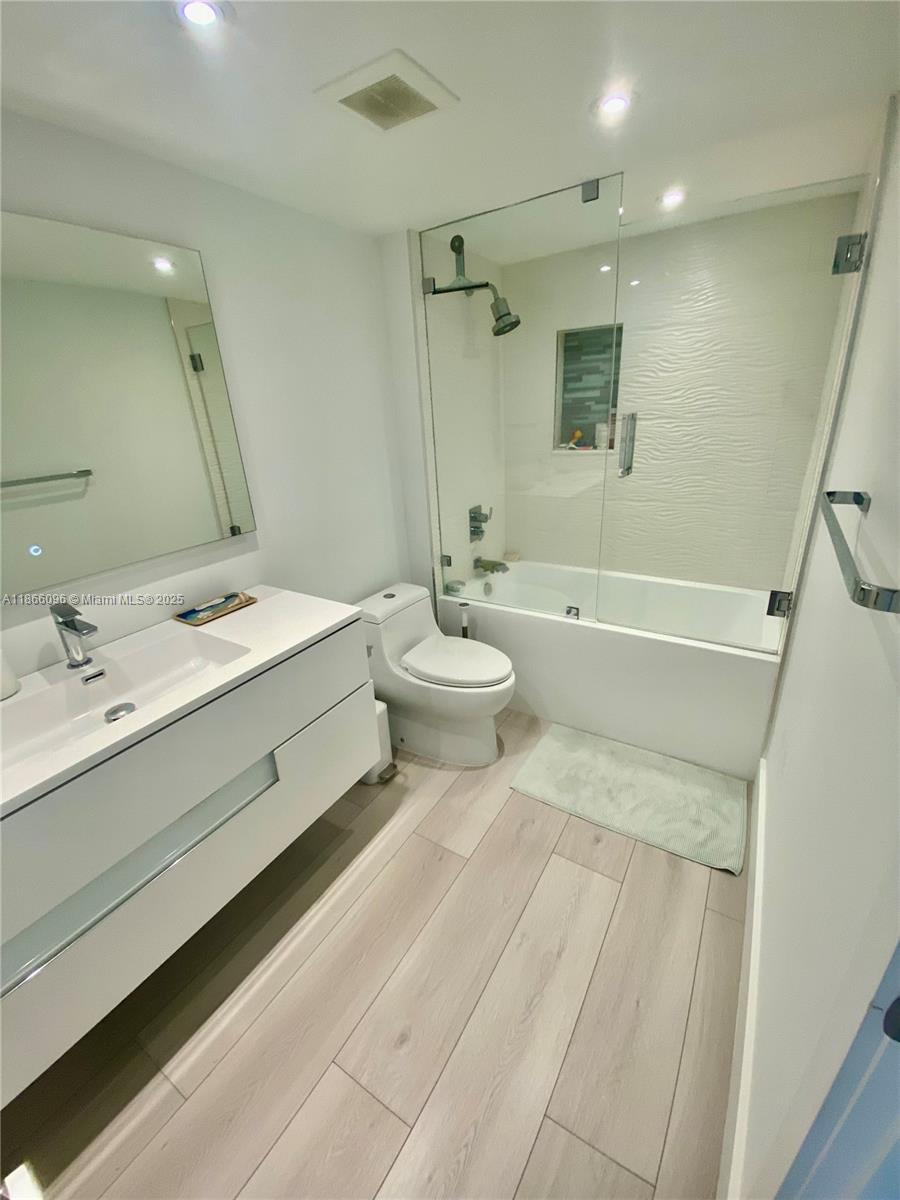 THE PALM BAY YACHT CLUB C - Residential