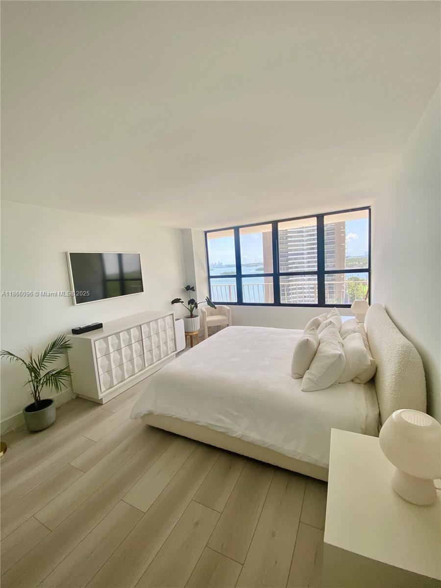 THE PALM BAY YACHT CLUB C - Residential