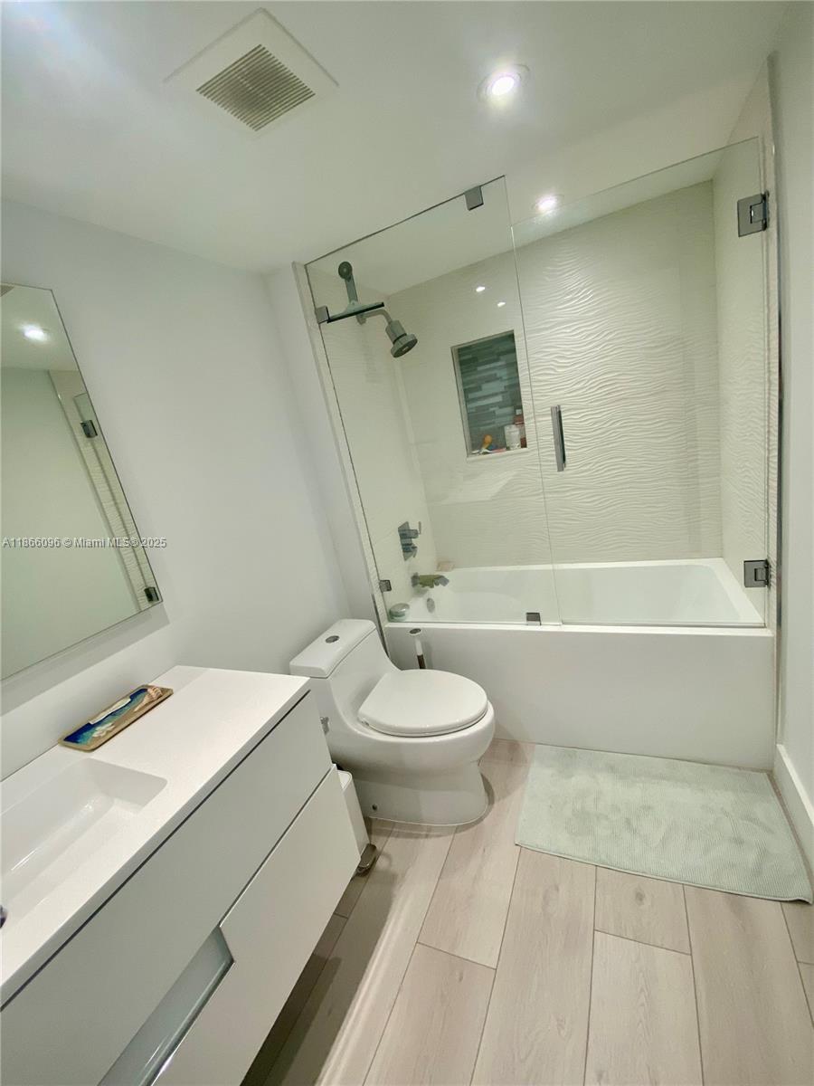 THE PALM BAY YACHT CLUB C - Residential