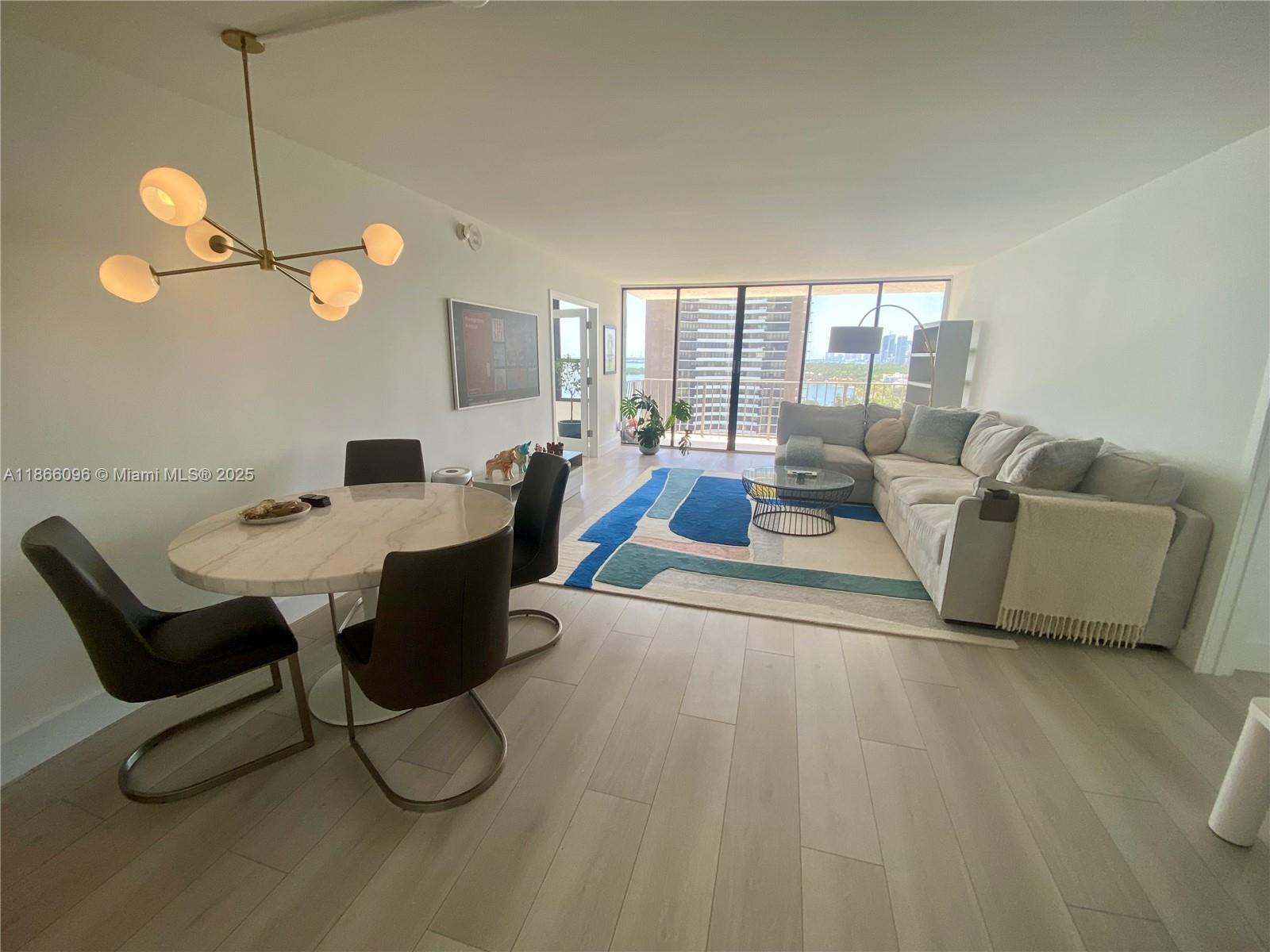 THE PALM BAY YACHT CLUB C - Residential