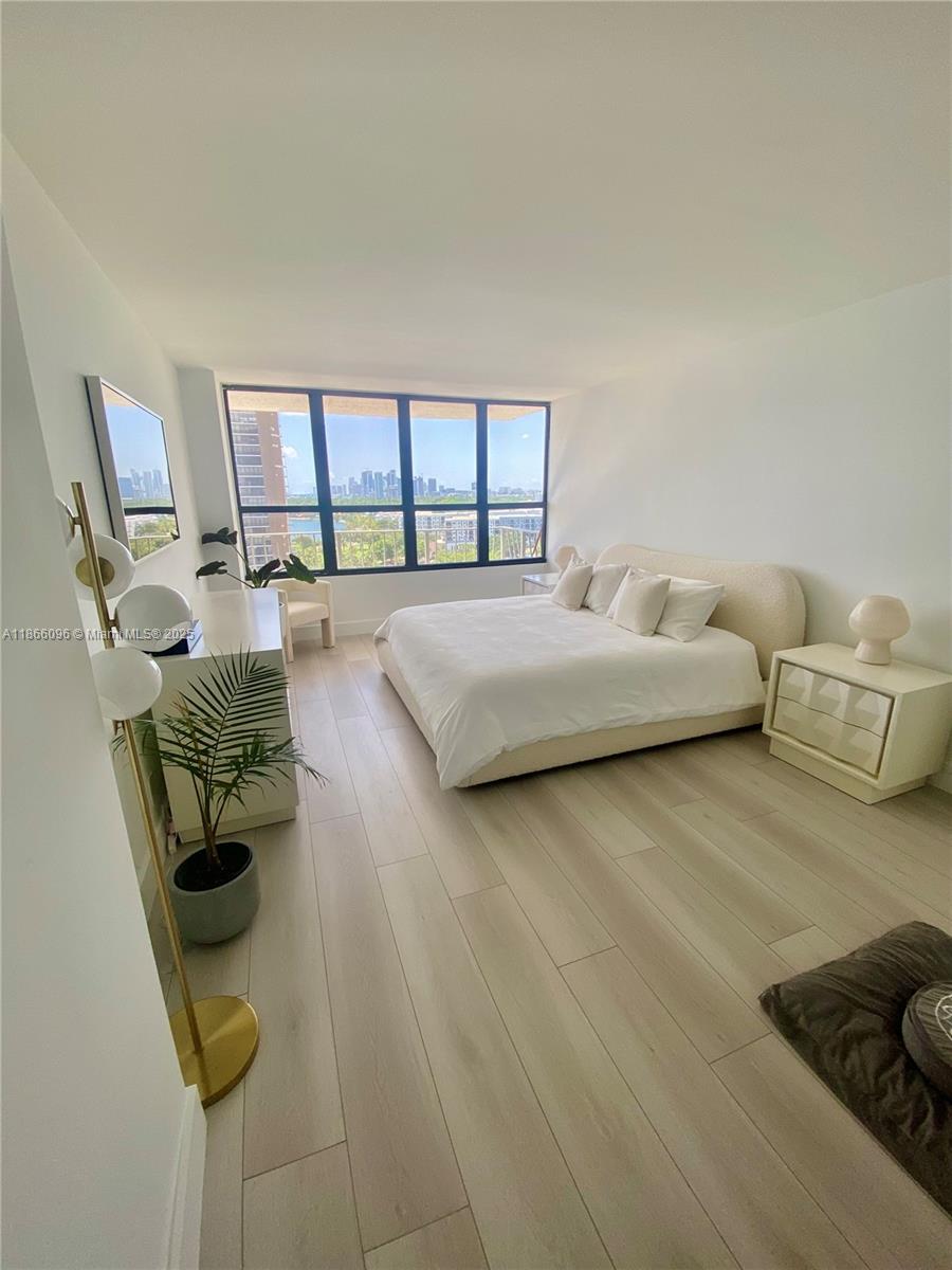 THE PALM BAY YACHT CLUB C - Residential