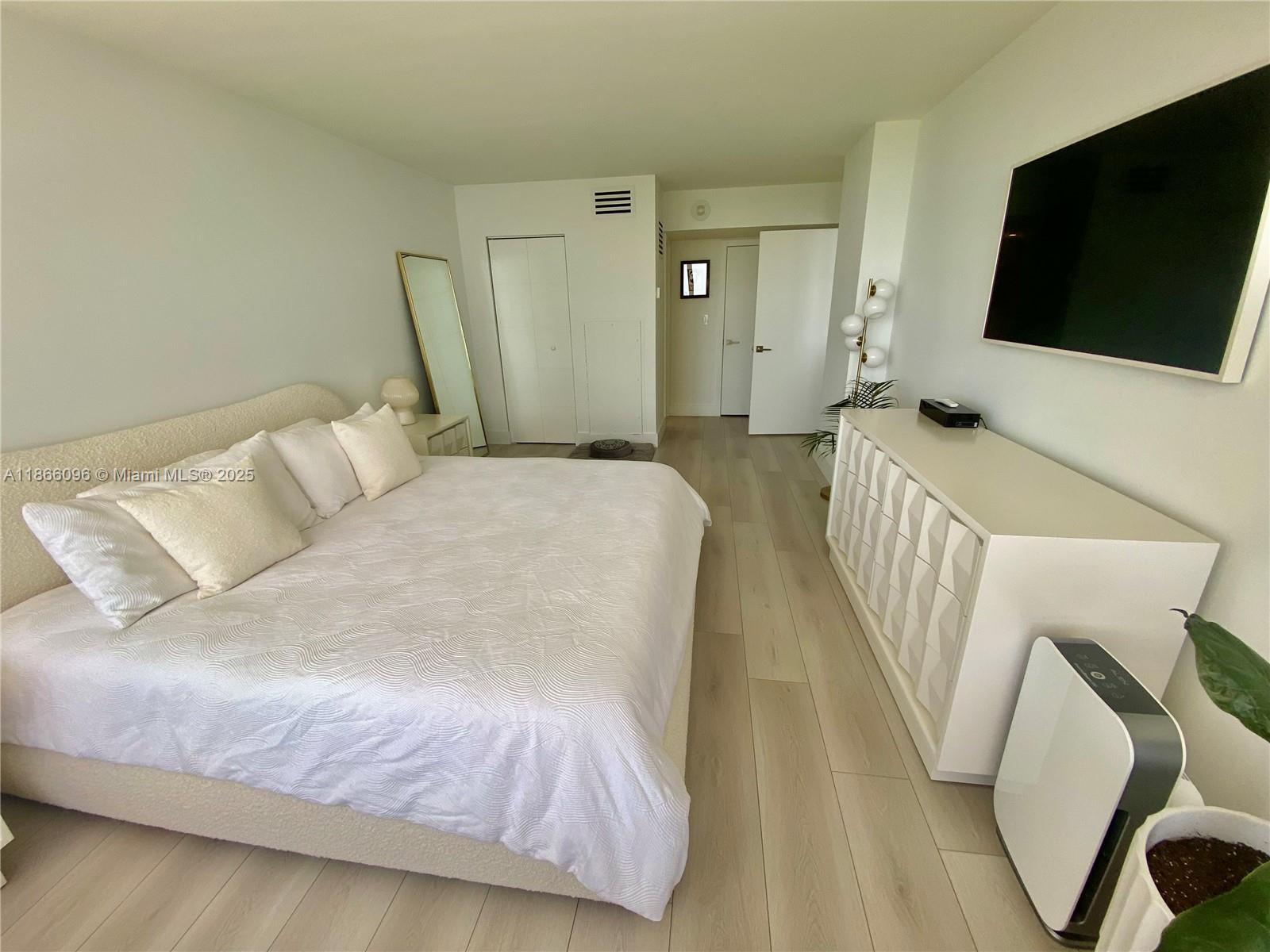 THE PALM BAY YACHT CLUB C - Residential