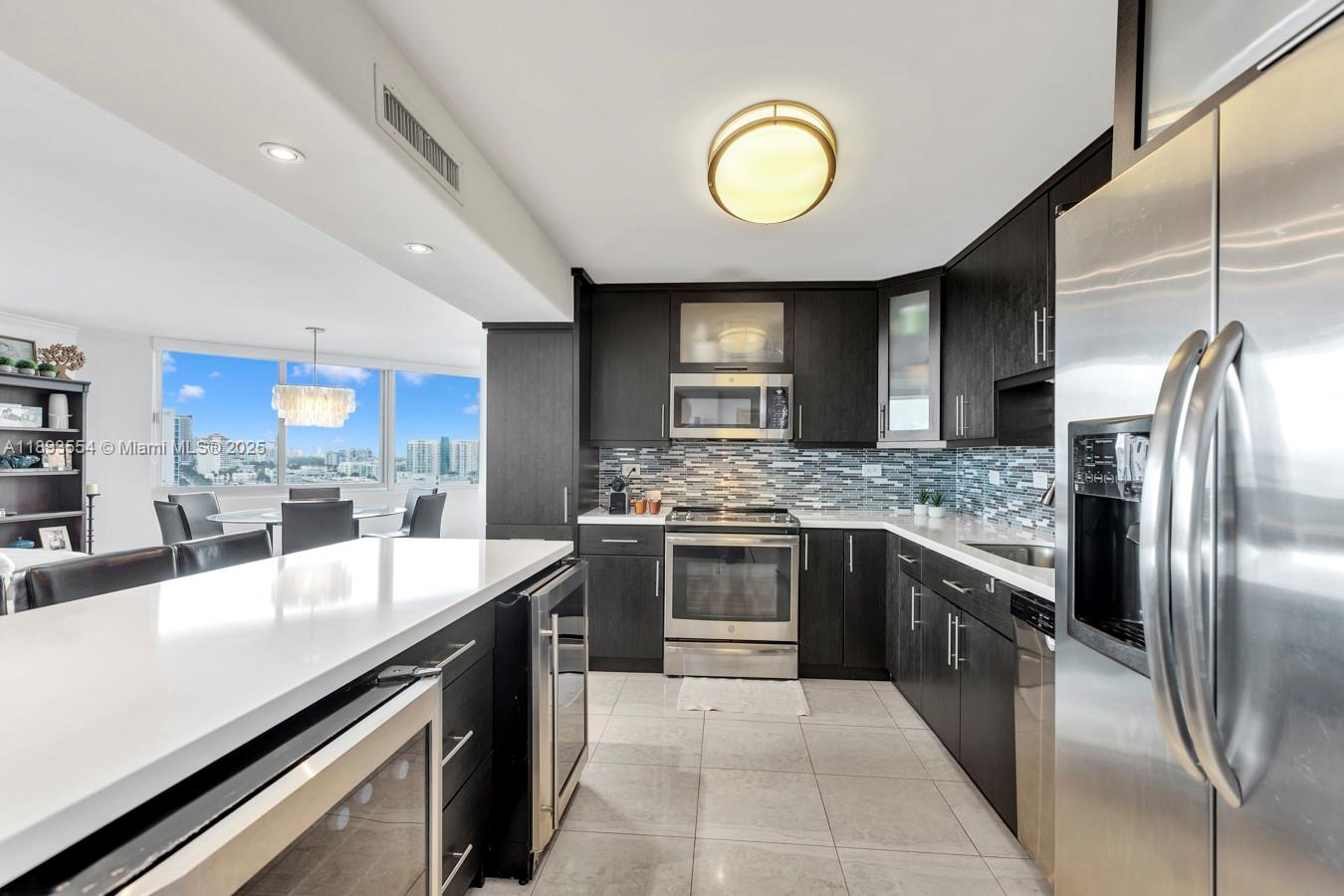 BURLEIGH HOUSE CONDO - Residential