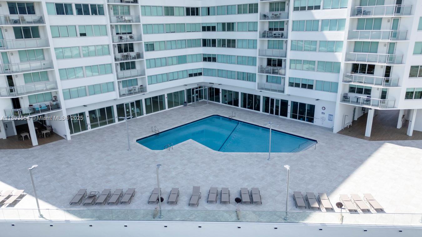 BURLEIGH HOUSE CONDO - Residential