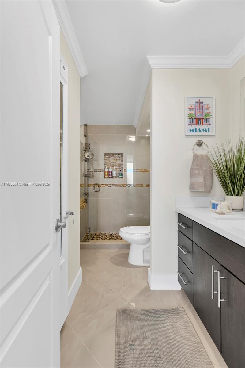 BURLEIGH HOUSE CONDO - Residential