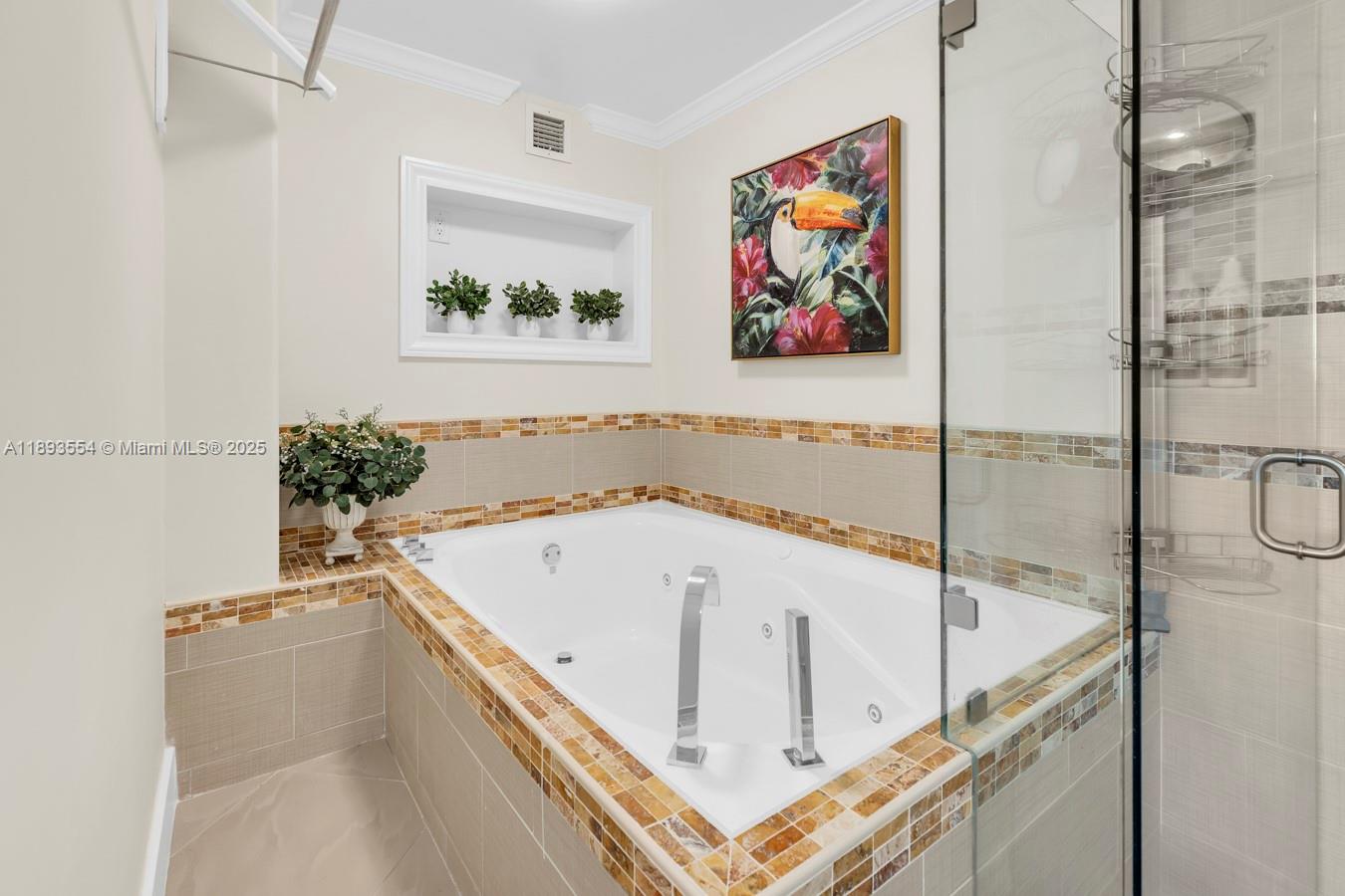 BURLEIGH HOUSE CONDO - Residential