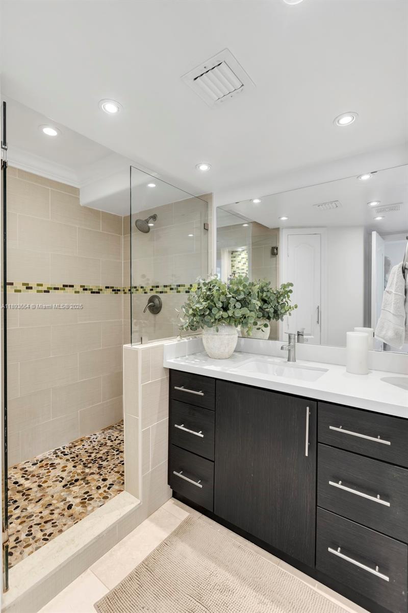 BURLEIGH HOUSE CONDO - Residential