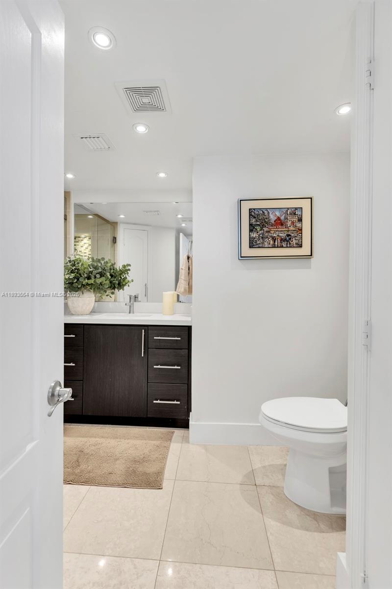 BURLEIGH HOUSE CONDO - Residential
