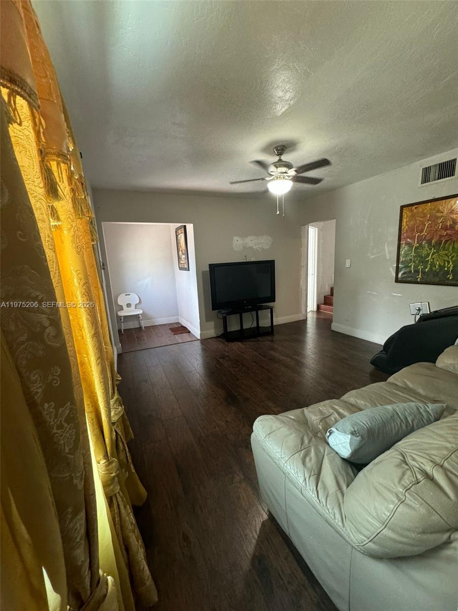 PARA VILLA HEIGHTS - Residential