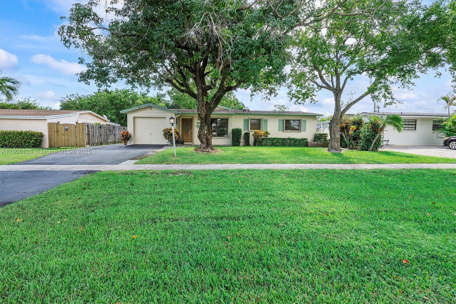 PALM BEACH CABANA COLONY - Residential