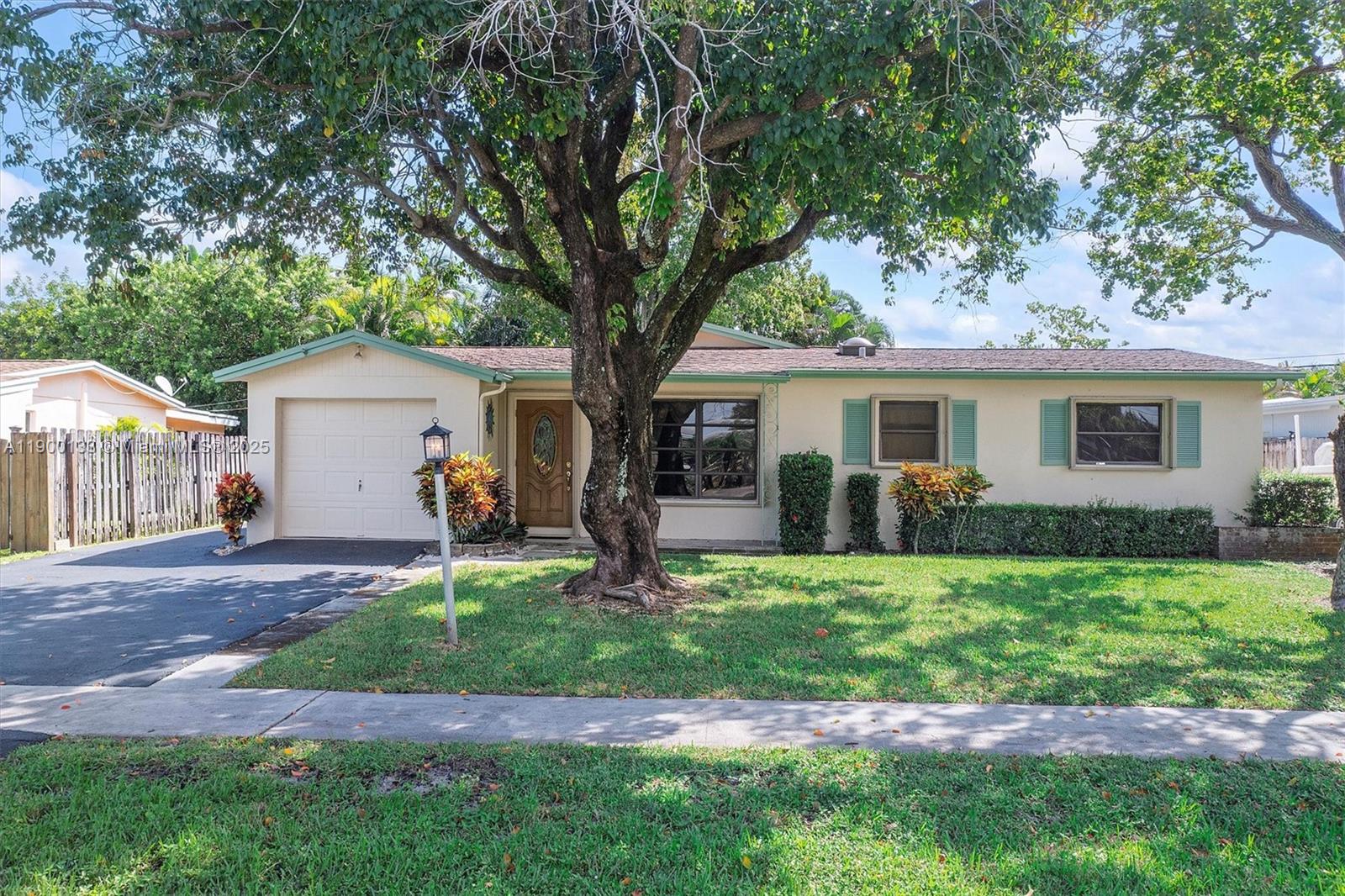 PALM BEACH CABANA COLONY - Residential
