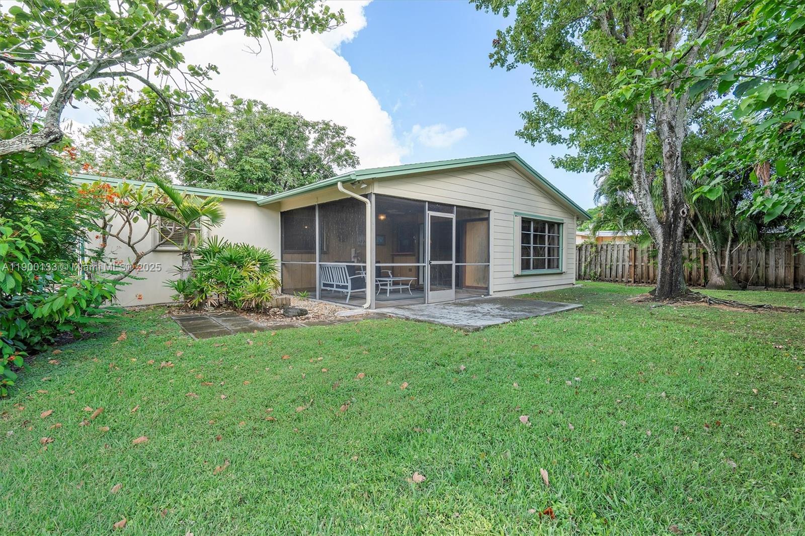 PALM BEACH CABANA COLONY - Residential