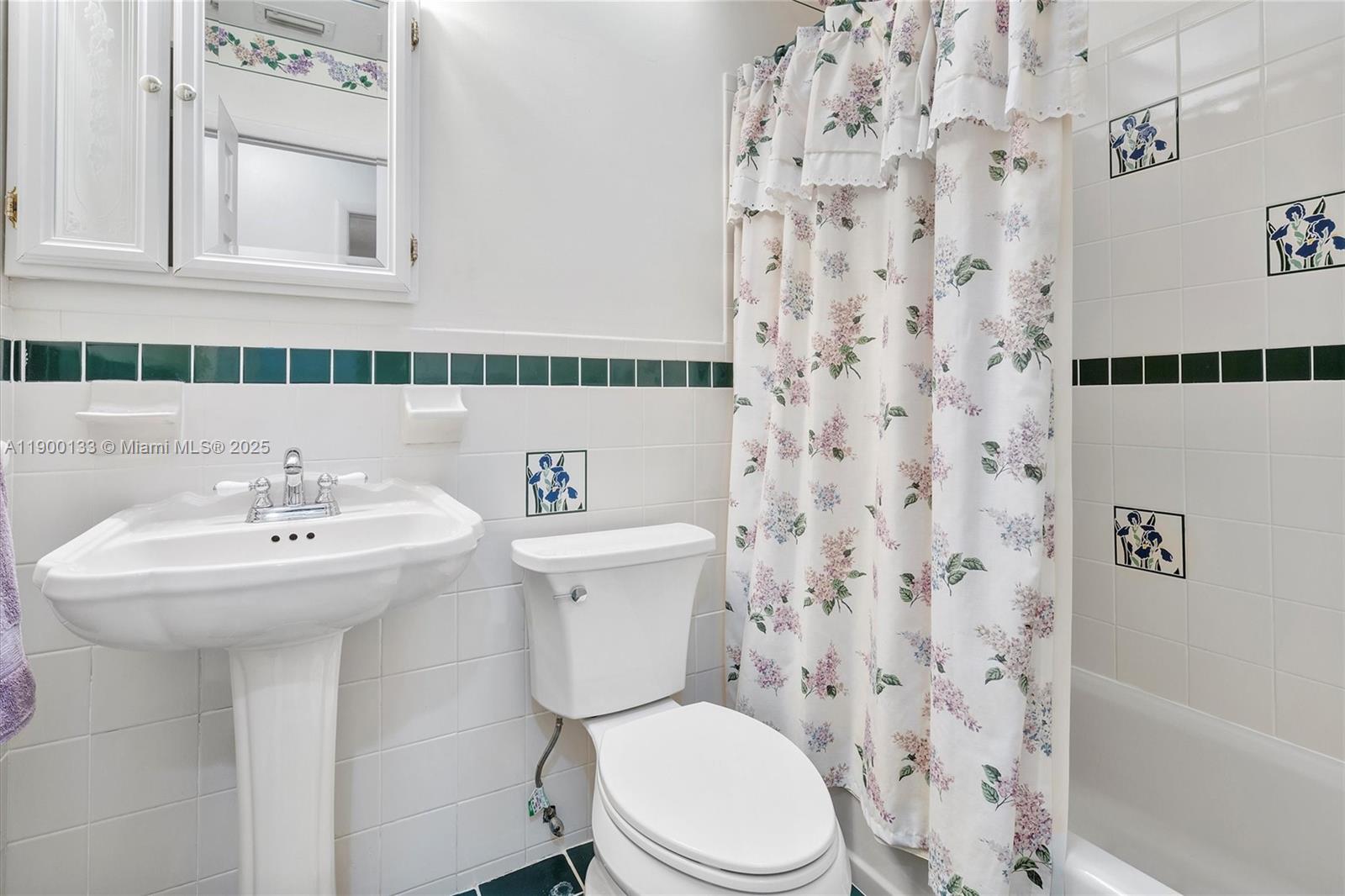 PALM BEACH CABANA COLONY - Residential