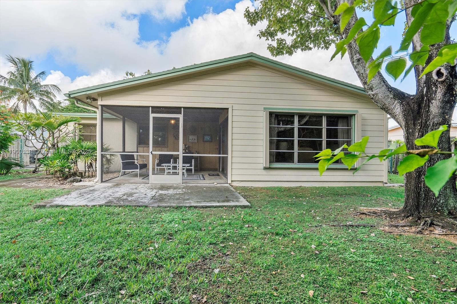 PALM BEACH CABANA COLONY - Residential