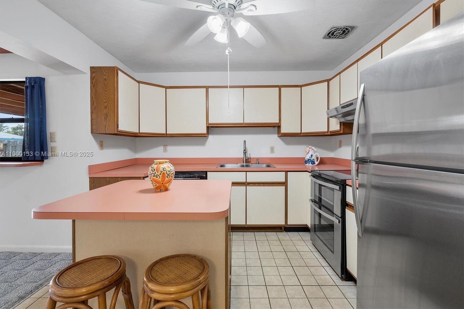 PALM BEACH CABANA COLONY - Residential