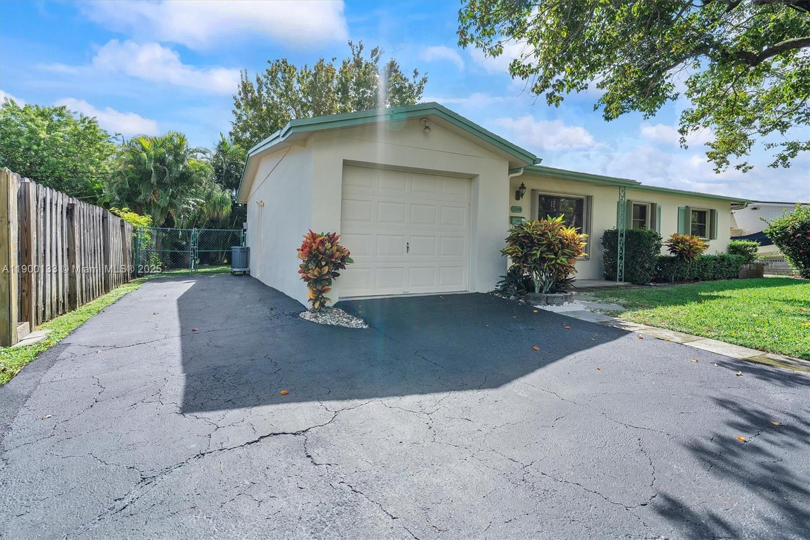 PALM BEACH CABANA COLONY - Residential