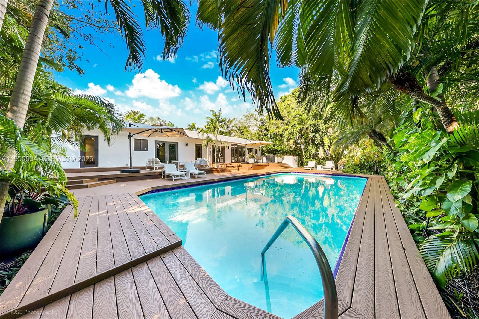 SUNSET ISLANDS-ISLAND NO - Residential