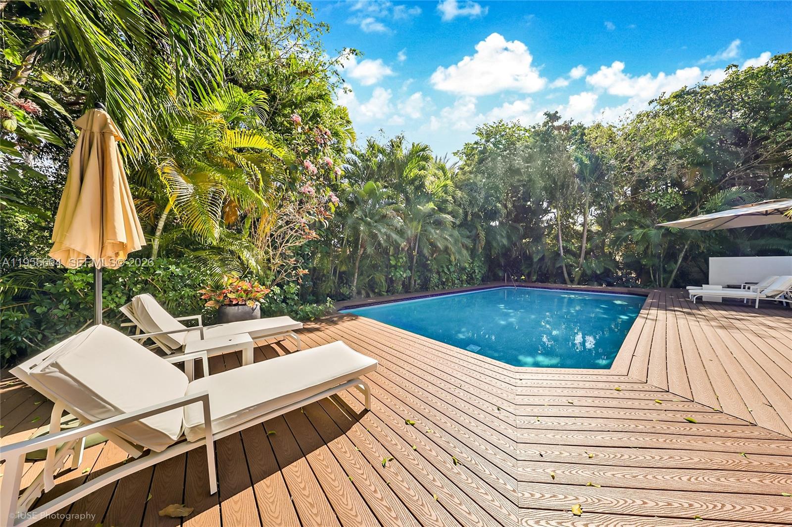 SUNSET ISLANDS-ISLAND NO - Residential