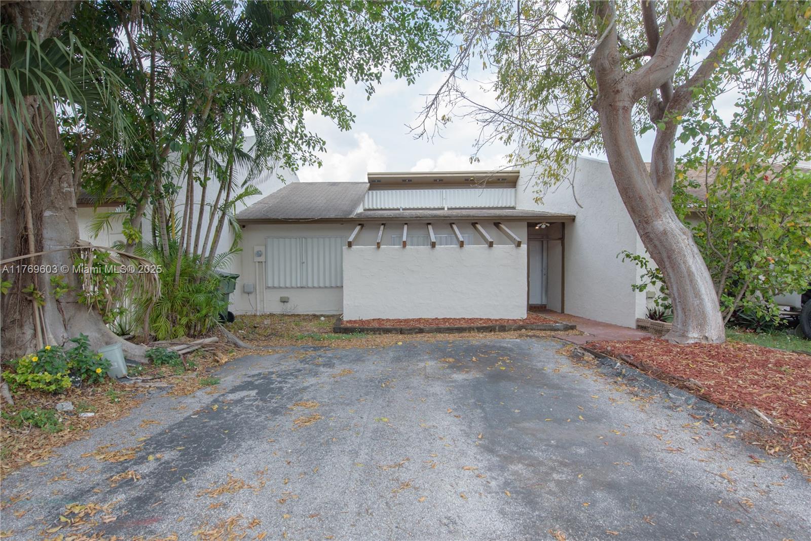 Property for Sale at 1353 S Audubon Dr, Homestead, Miami-Dade County, Florida - Bedrooms: 2 
Bathrooms: 2  - $324,900
