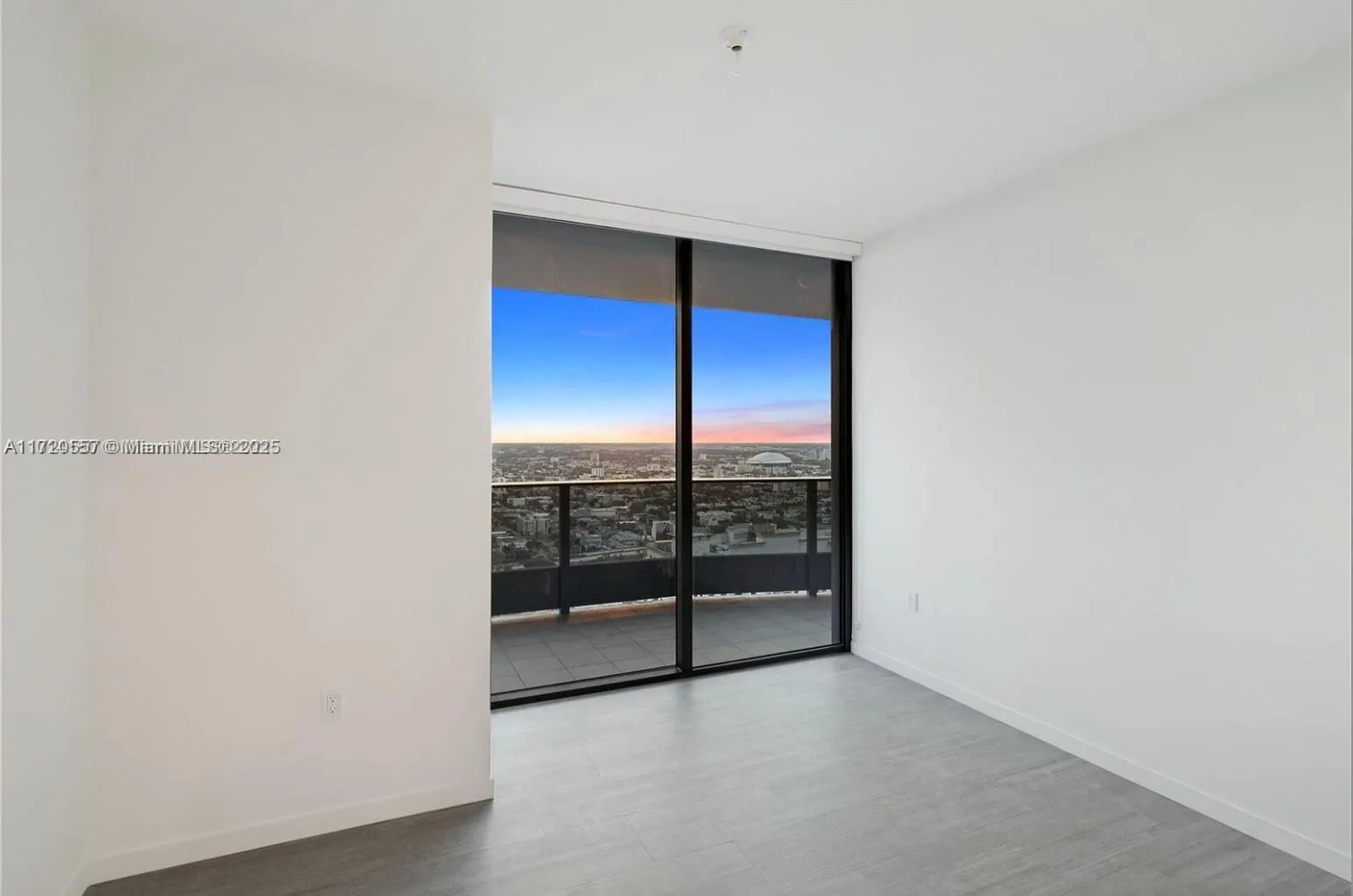 Miami, Florida 33131, United States, 3 Bedrooms Bedrooms, ,4 BathroomsBathrooms,Residential,Active,21098