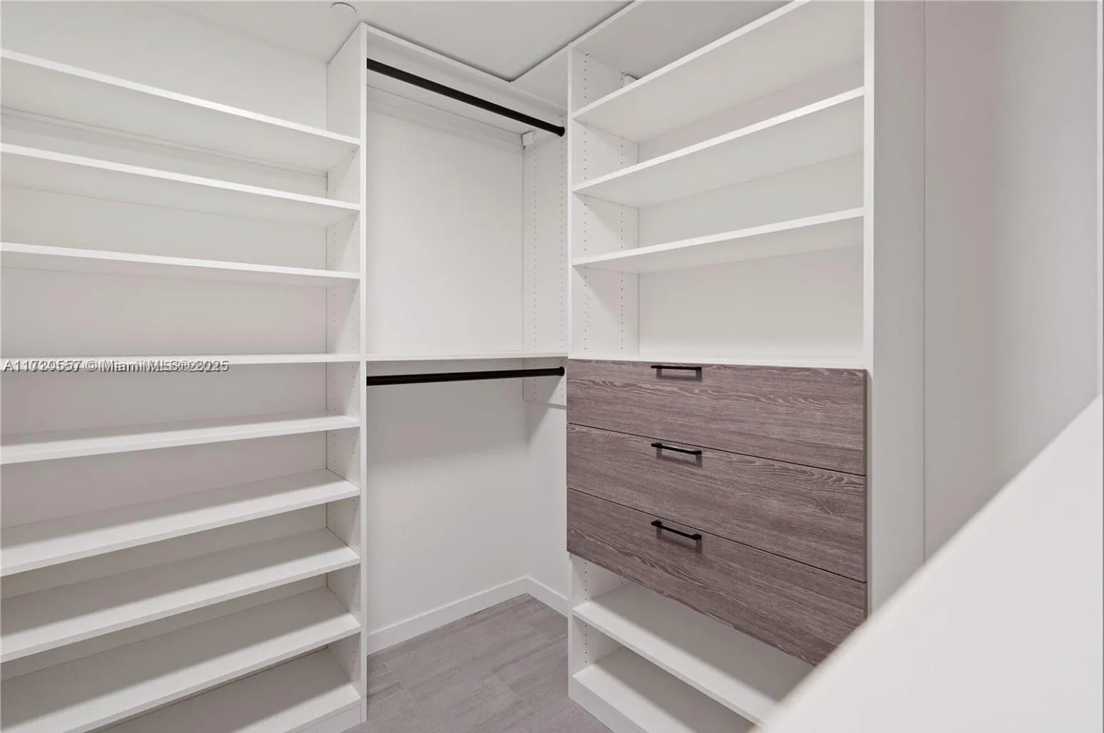 Miami, Florida 33131, United States, 3 Bedrooms Bedrooms, ,4 BathroomsBathrooms,Residential,Active,21098