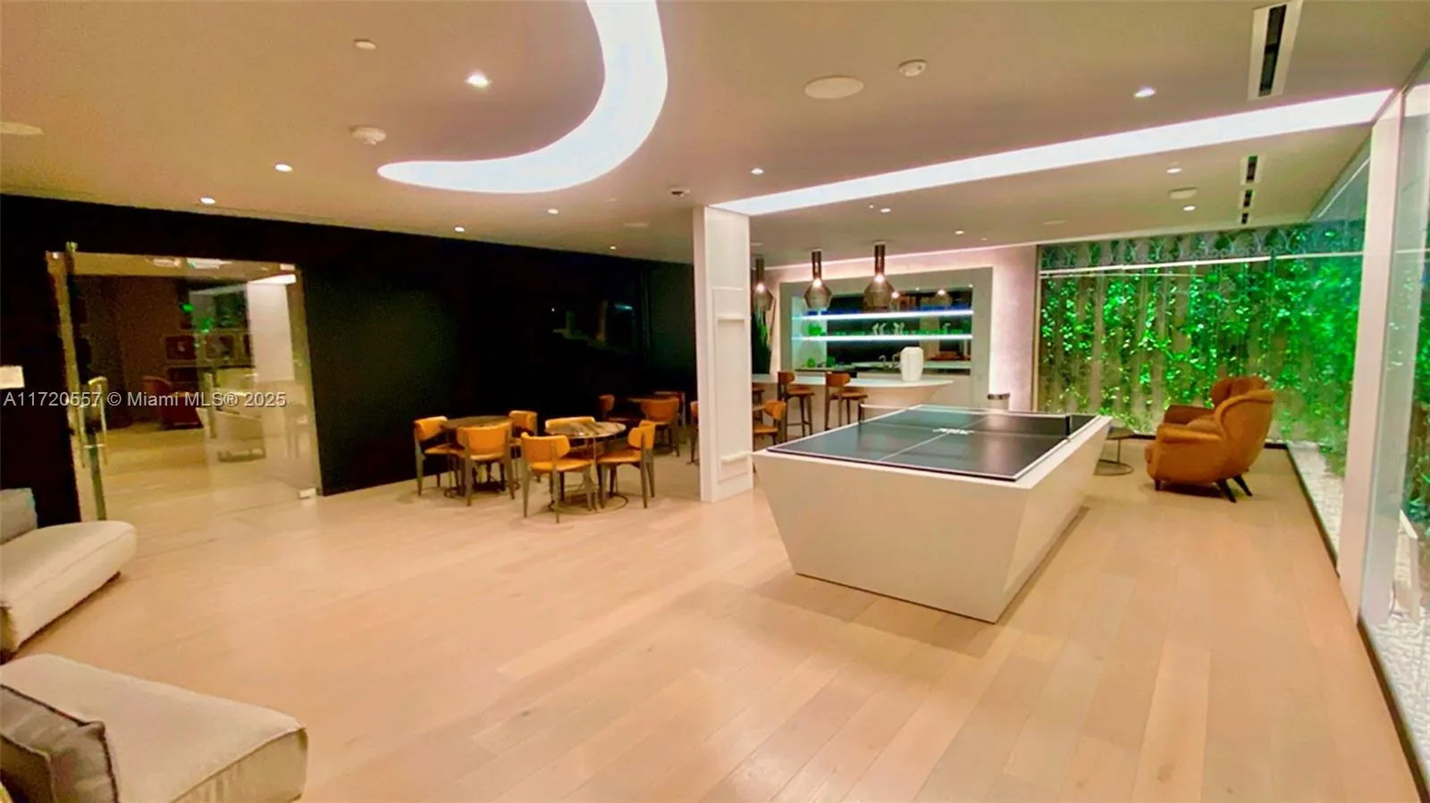 Miami, Florida 33131, United States, 3 Bedrooms Bedrooms, ,4 BathroomsBathrooms,Residential,Active,21098