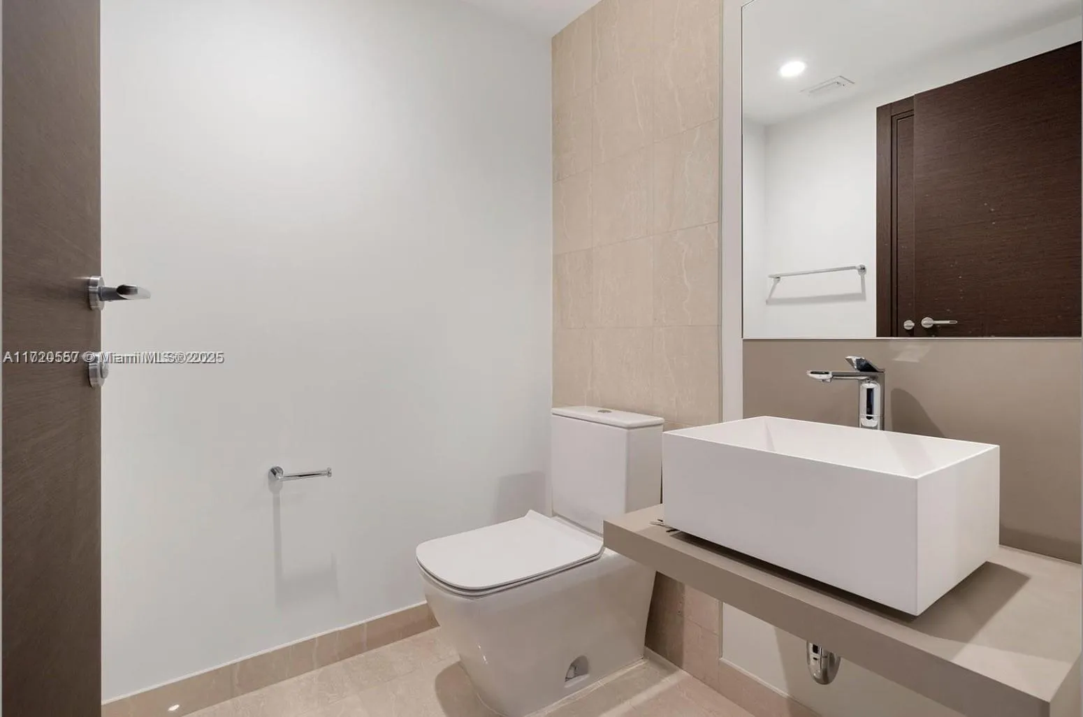 Miami, Florida 33131, United States, 3 Bedrooms Bedrooms, ,4 BathroomsBathrooms,Residential,Active,21098