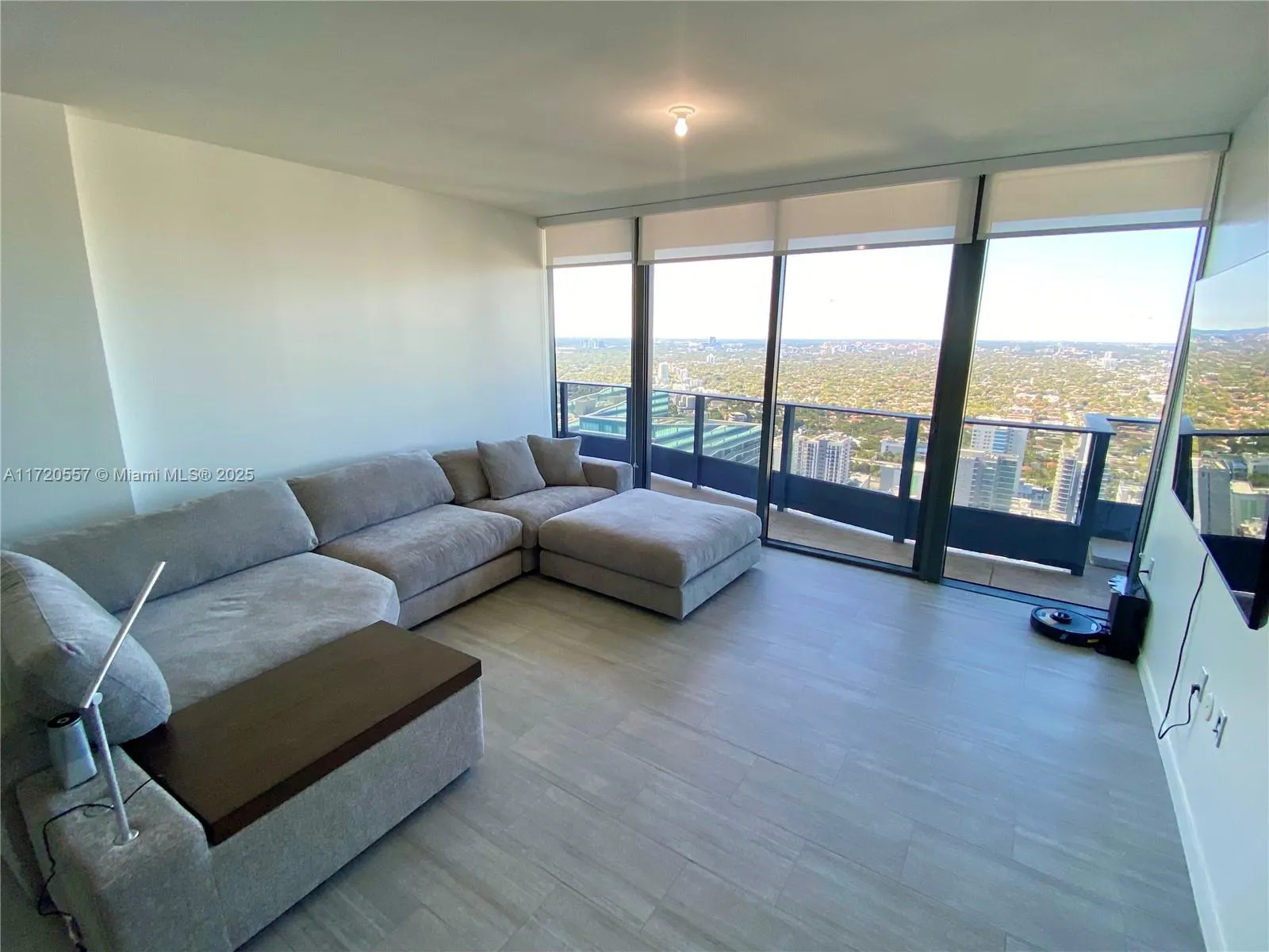 Miami, Florida 33131, United States, 3 Bedrooms Bedrooms, ,4 BathroomsBathrooms,Residential,Active,21098