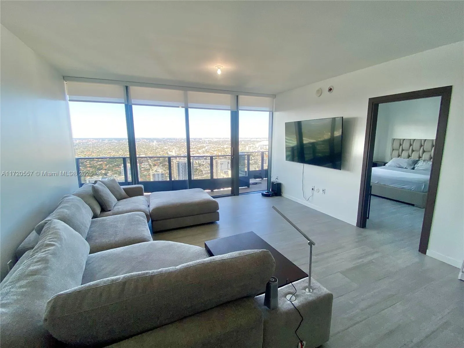 Miami, Florida 33131, United States, 3 Bedrooms Bedrooms, ,4 BathroomsBathrooms,Residential,Active,21098