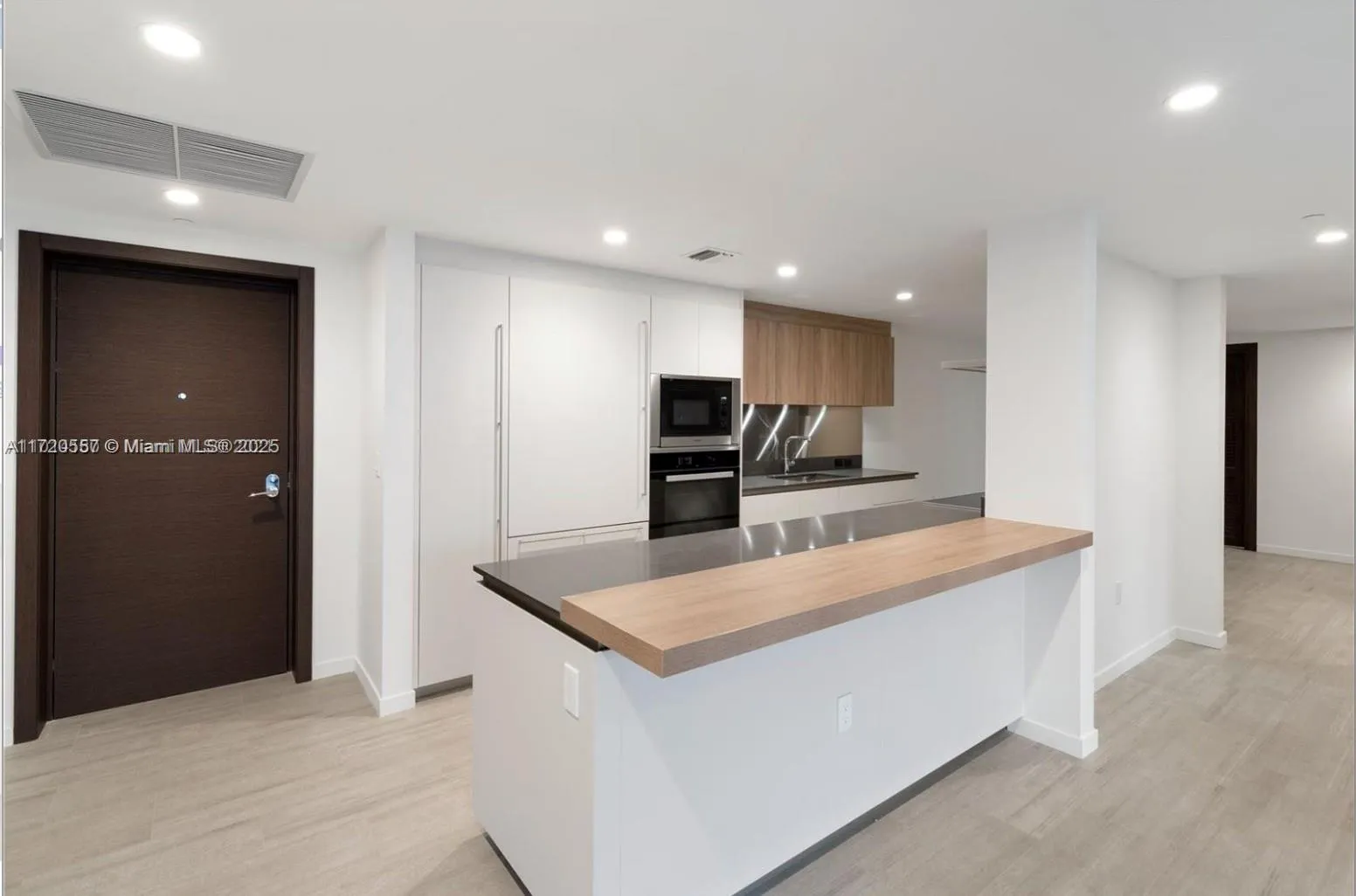 Miami, Florida 33131, United States, 3 Bedrooms Bedrooms, ,4 BathroomsBathrooms,Residential,Active,21098