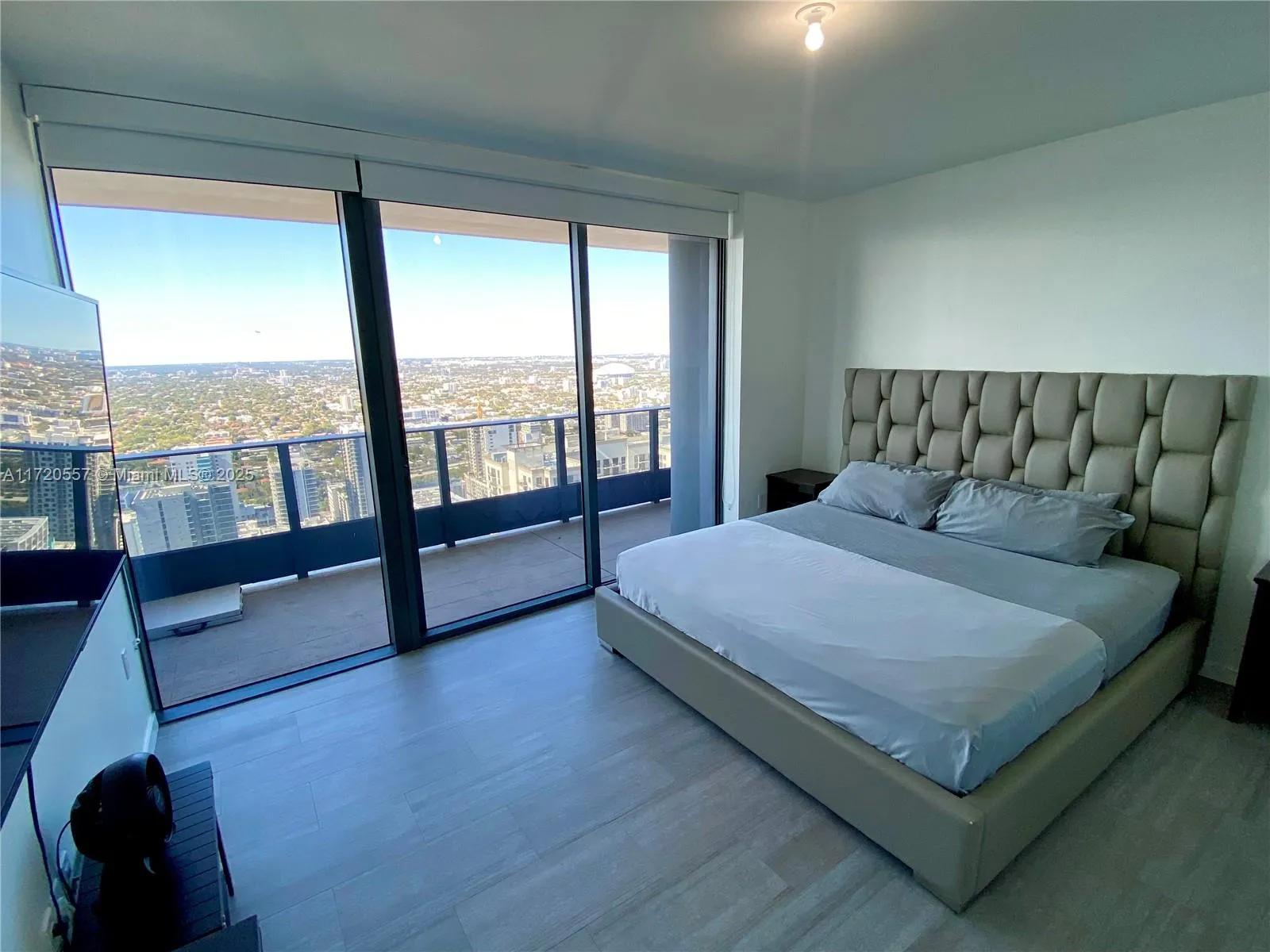 Miami, Florida 33131, United States, 3 Bedrooms Bedrooms, ,4 BathroomsBathrooms,Residential,Active,21098