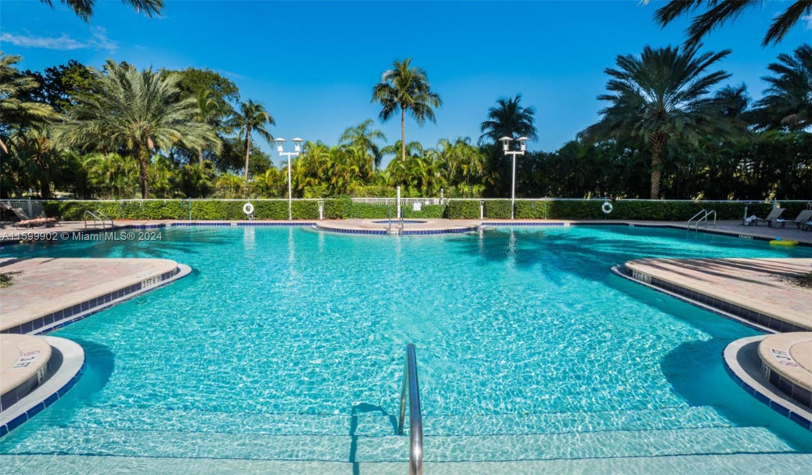 DUO CONDOMINIUM EAST - Residential