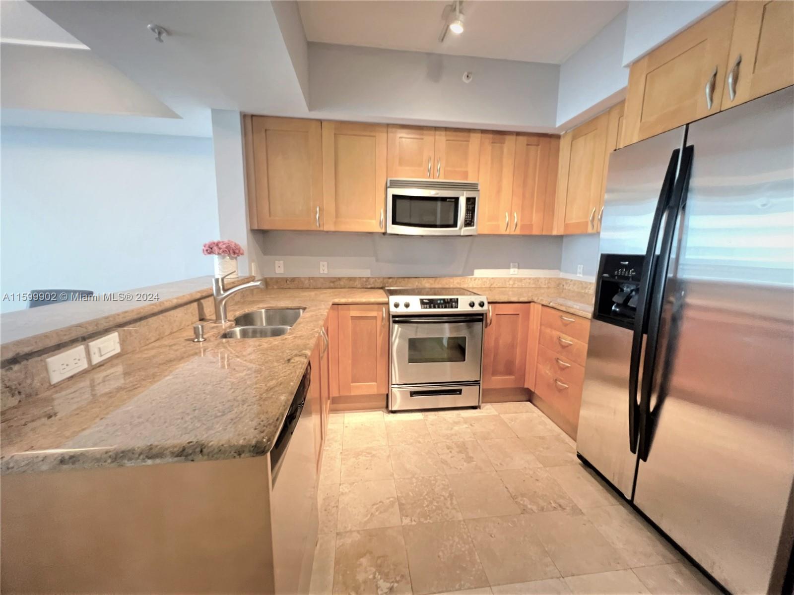 DUO CONDOMINIUM EAST - Residential