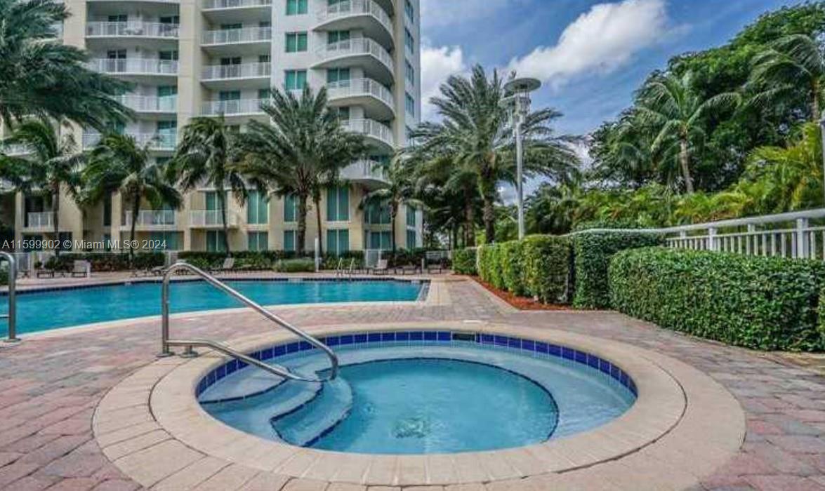 DUO CONDOMINIUM EAST - Residential