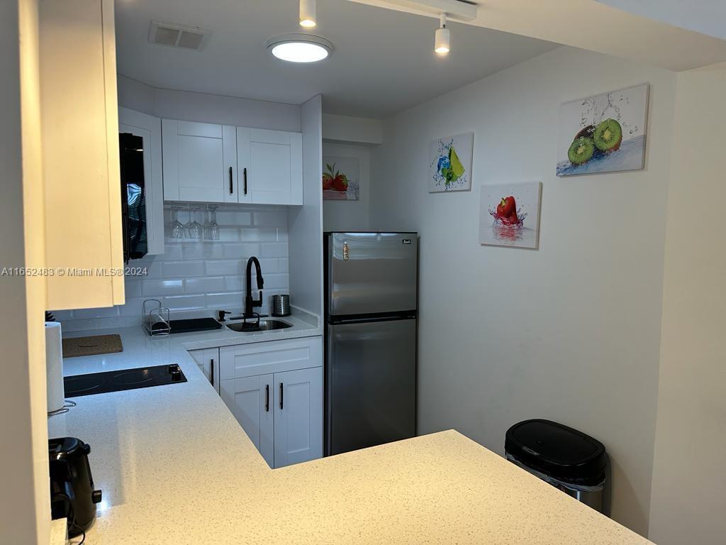 Photo 5 of 24 of 26 Diplomat Pkwy 2214 condo