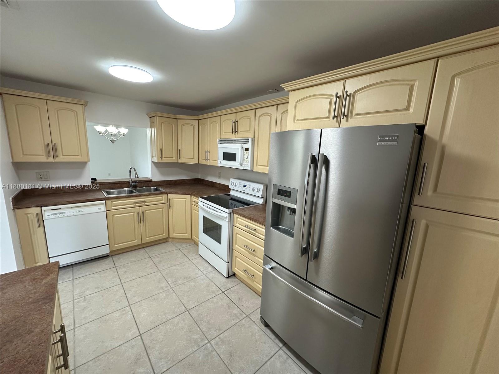 TWIN LAKE GARDENS - Residential Lease