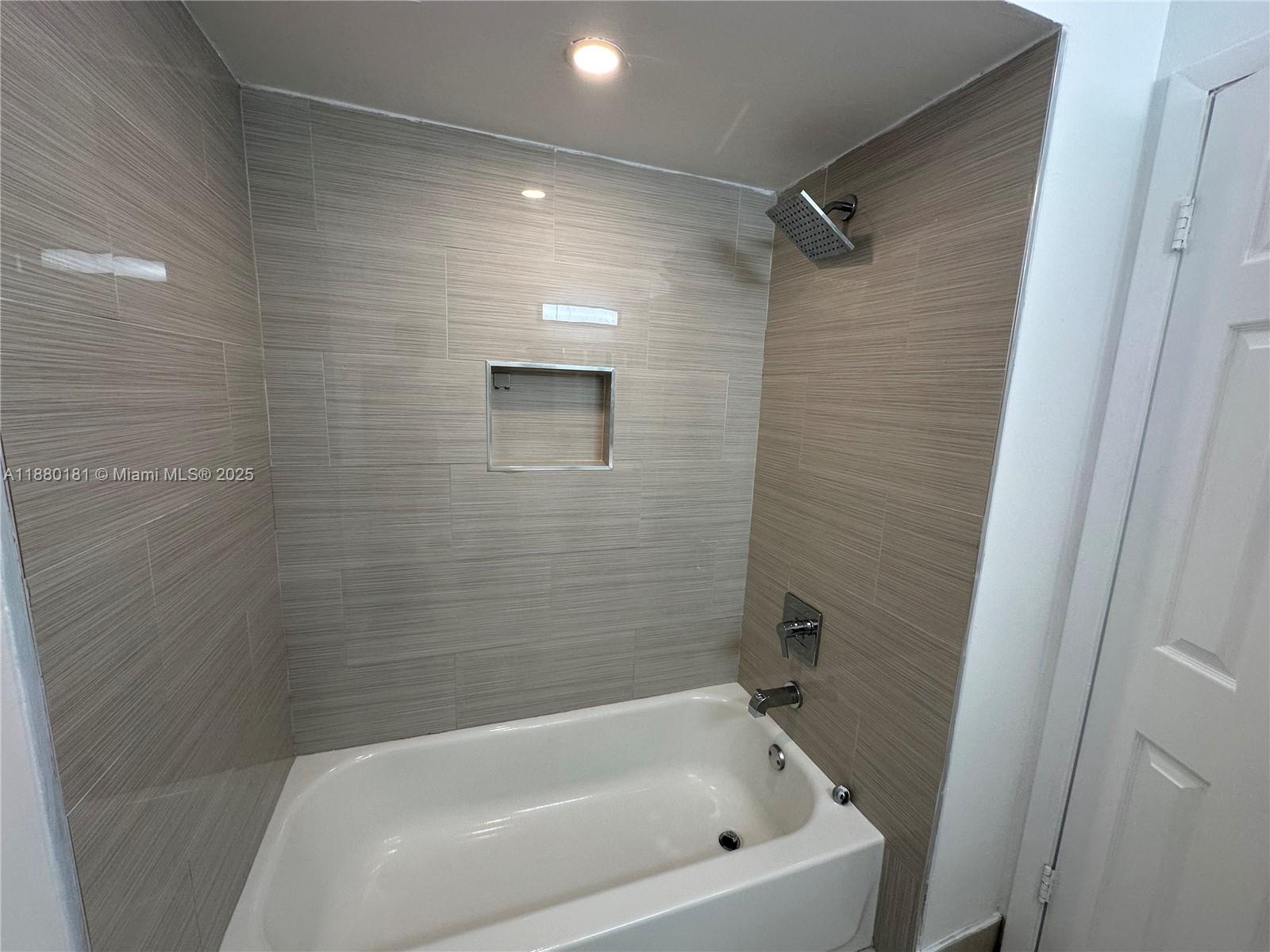 TWIN LAKE GARDENS - Residential Lease