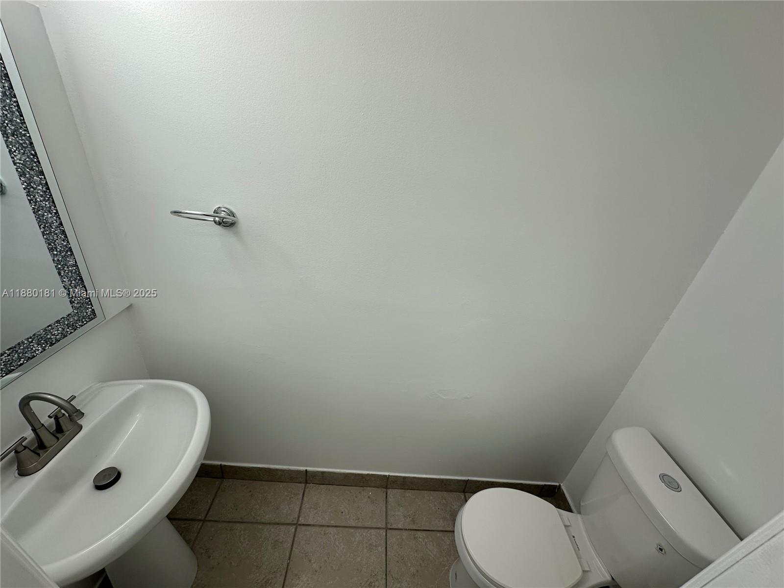 TWIN LAKE GARDENS - Residential Lease