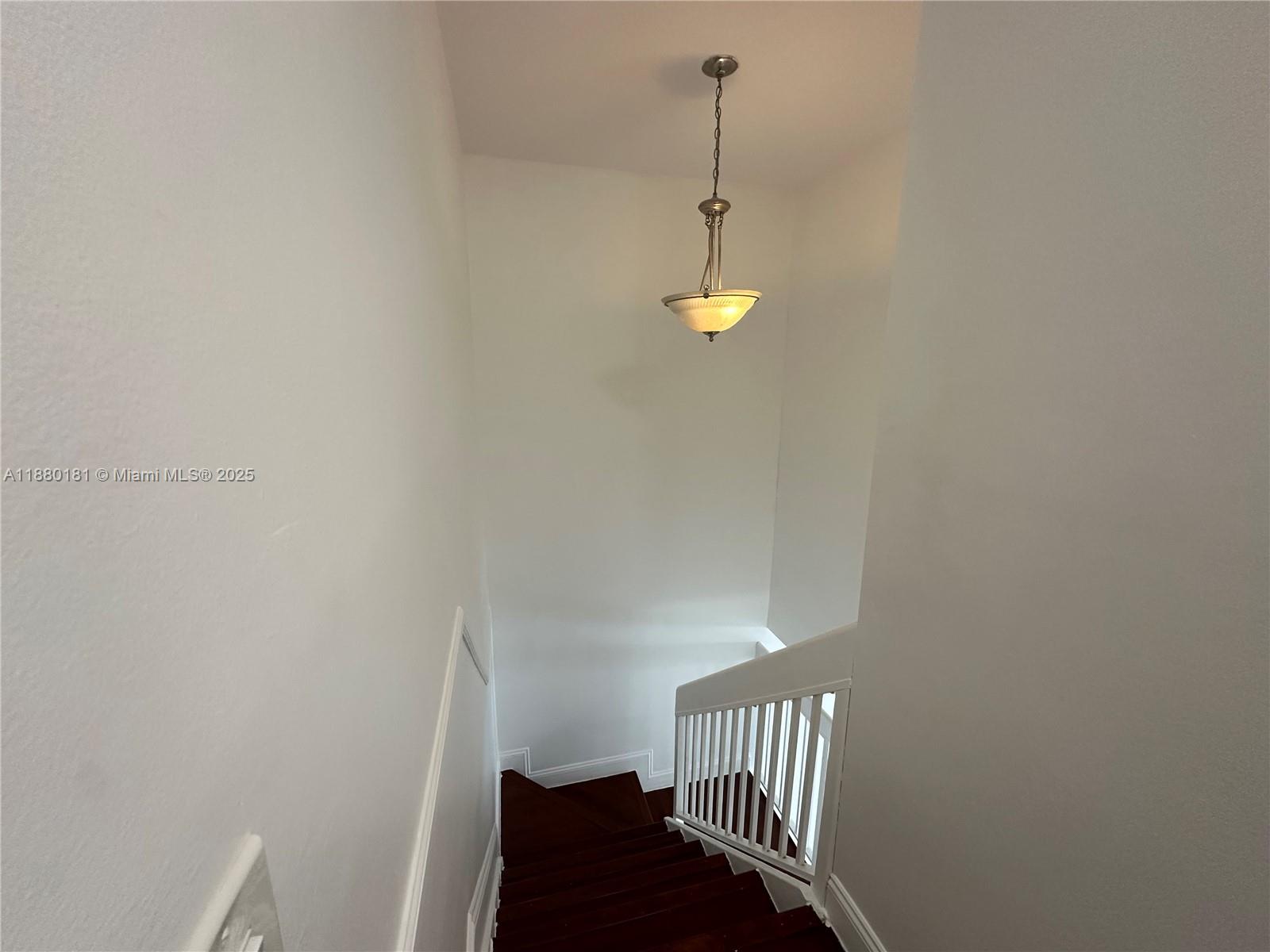 TWIN LAKE GARDENS - Residential Lease