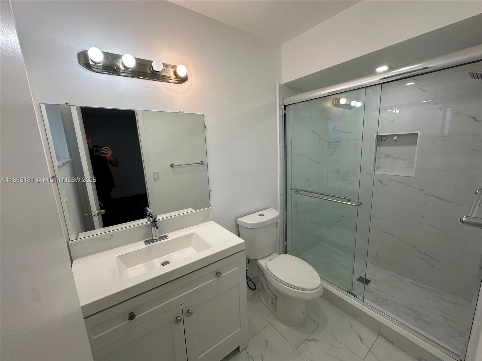 TWIN LAKE GARDENS - Residential Lease