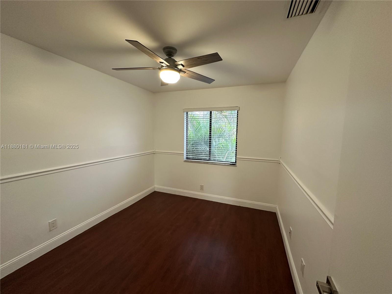 TWIN LAKE GARDENS - Residential Lease