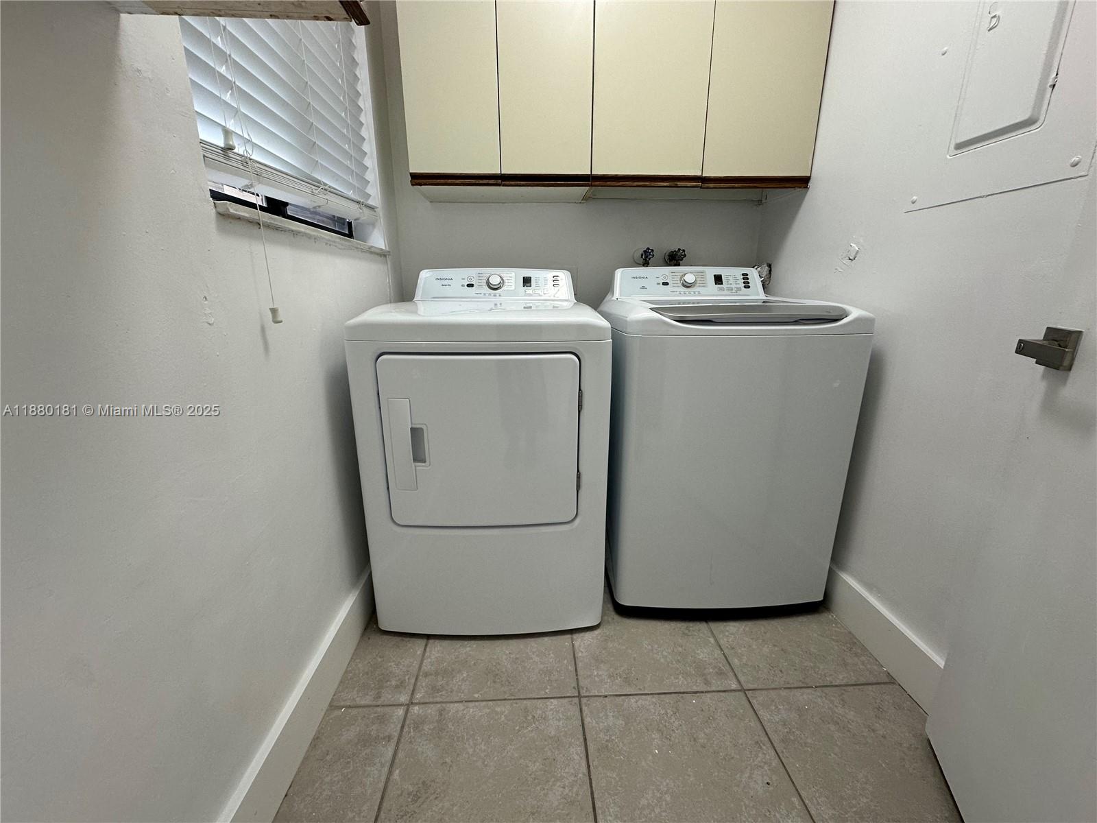 TWIN LAKE GARDENS - Residential Lease