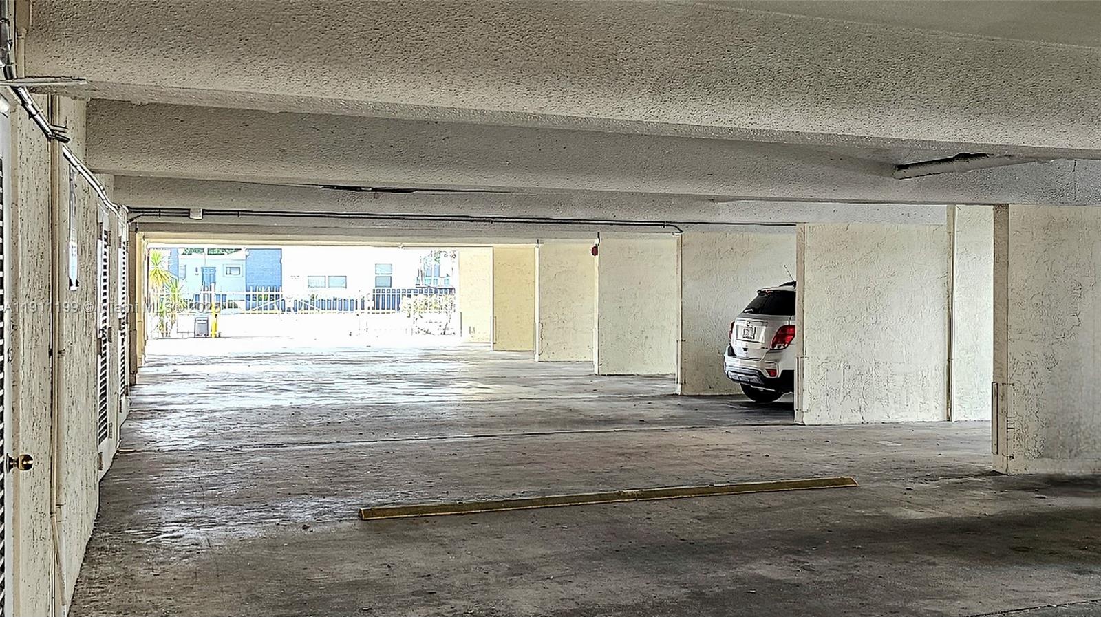 WINDWARD CONDO - Residential Lease