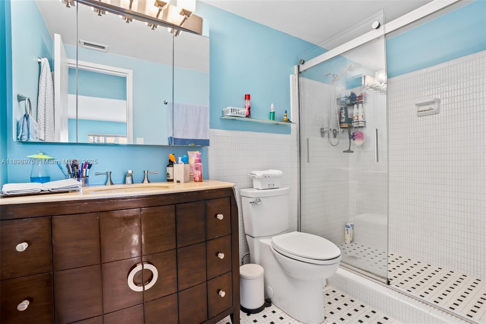 THE SHORES CONDOMINIUM - Residential