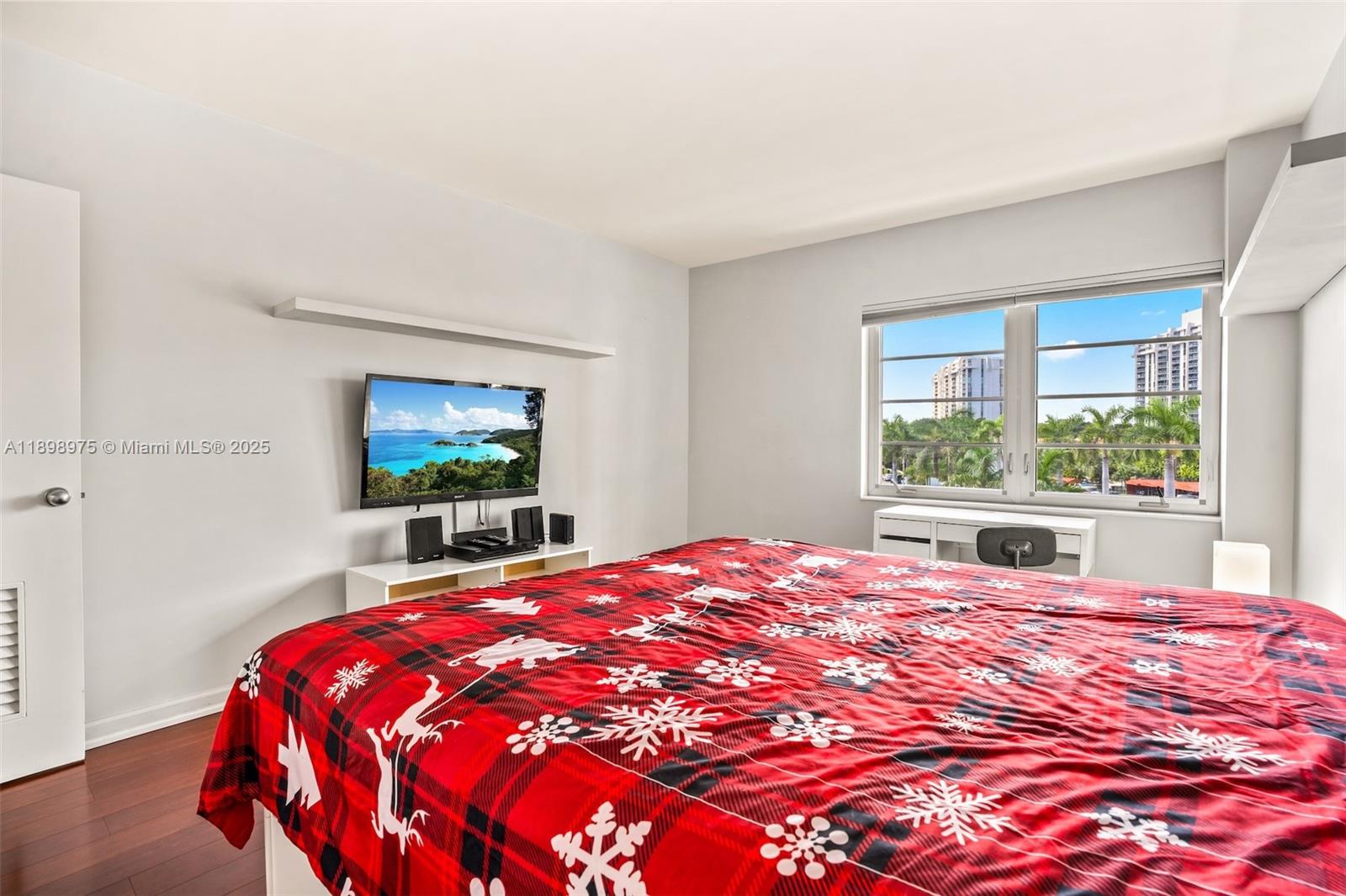 THE SHORES CONDOMINIUM - Residential