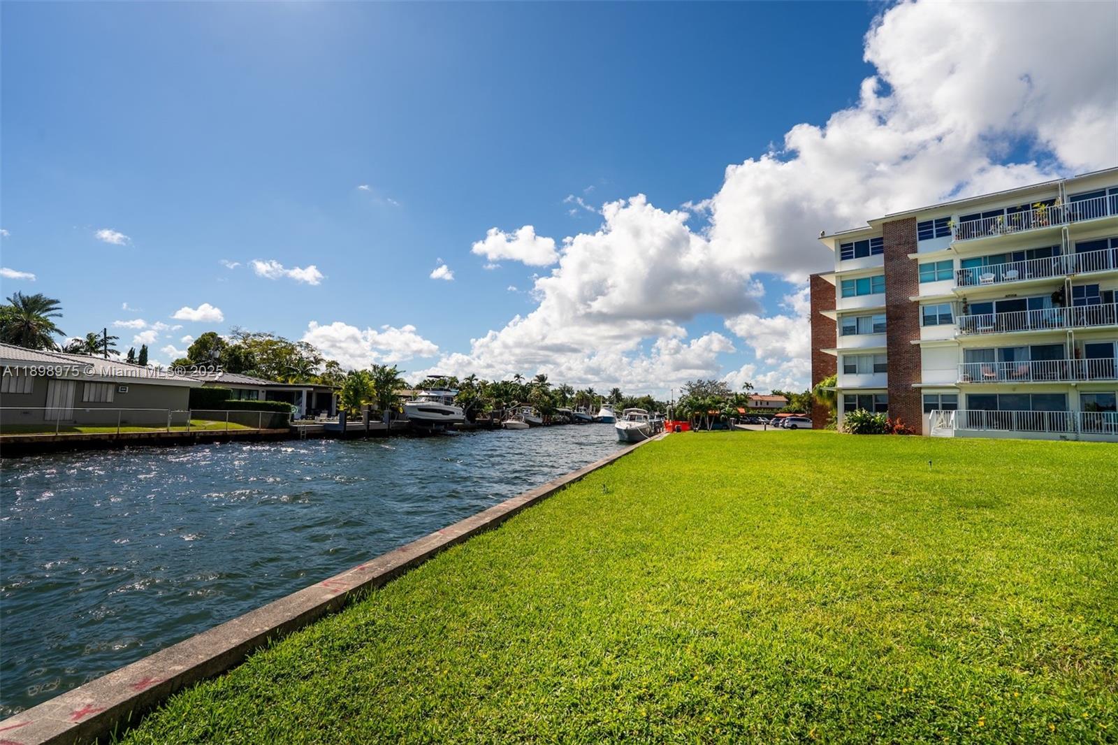 THE SHORES CONDOMINIUM - Residential