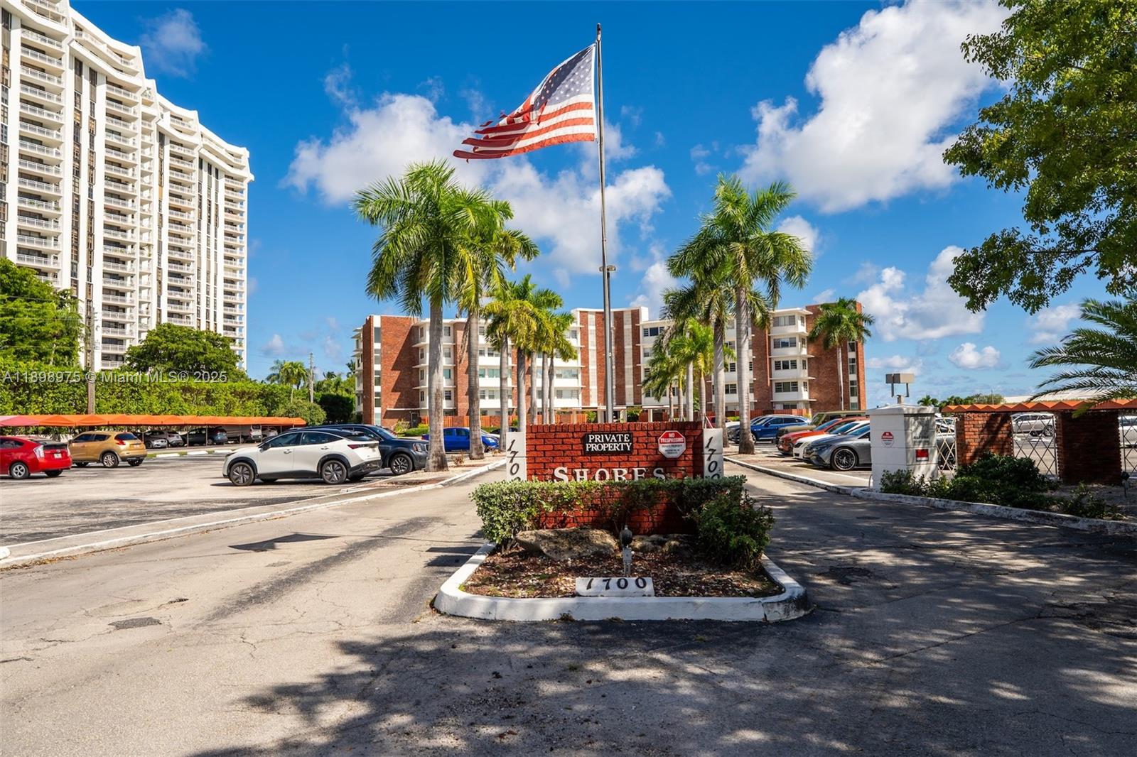 THE SHORES CONDOMINIUM - Residential